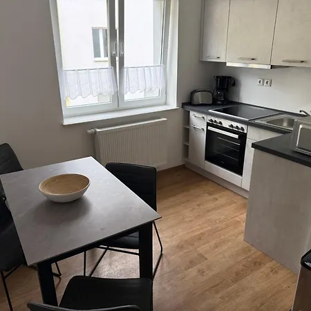 Voll Moeblierte Gaestewohnung In Magdeburg-salbke Apartman