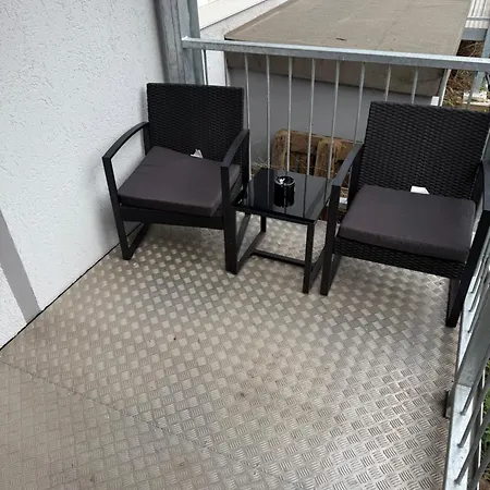 Voll Moeblierte Gaestewohnung In Magdeburg-salbke Appartement Magdebourg